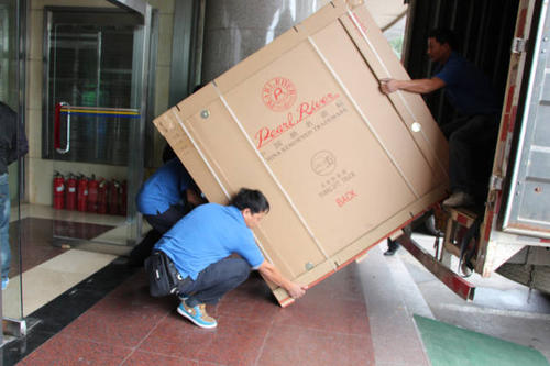 西乌珠穆沁钢琴贵重工艺品无忧运